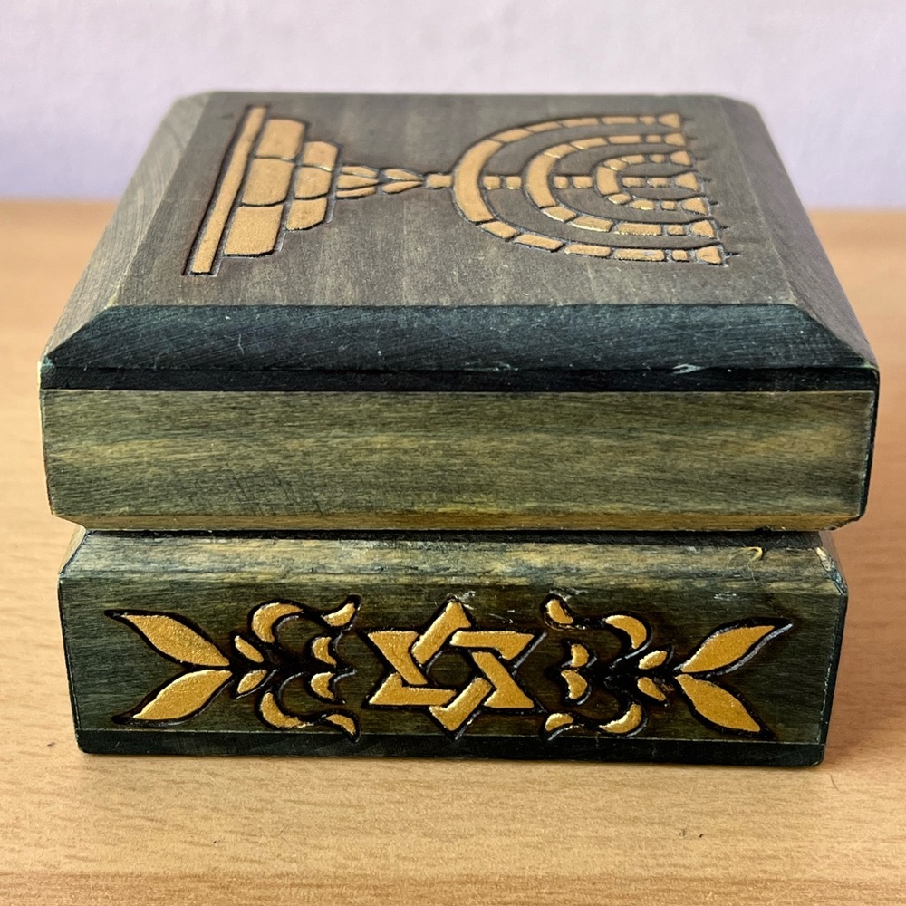 VINTAGE ISRAEL WOOD DECORATIVE BOX MENORAH MAGEN DAVID STAR OF DAVID GREEN GOLD - Picture 12 of 16